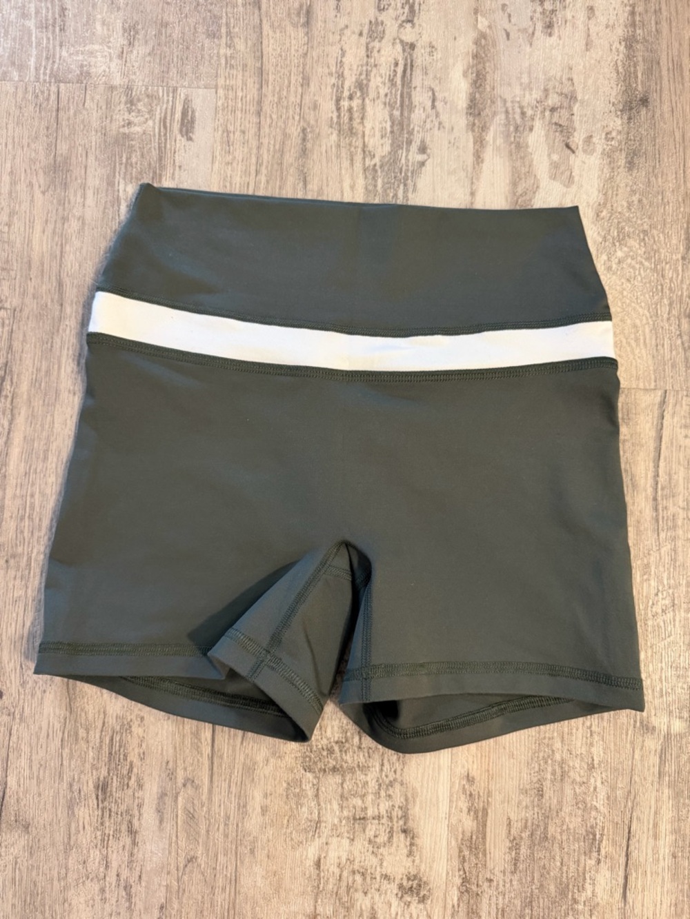 Fleo No Front Seam 4” Olive Green Shorts with White Contrast Band